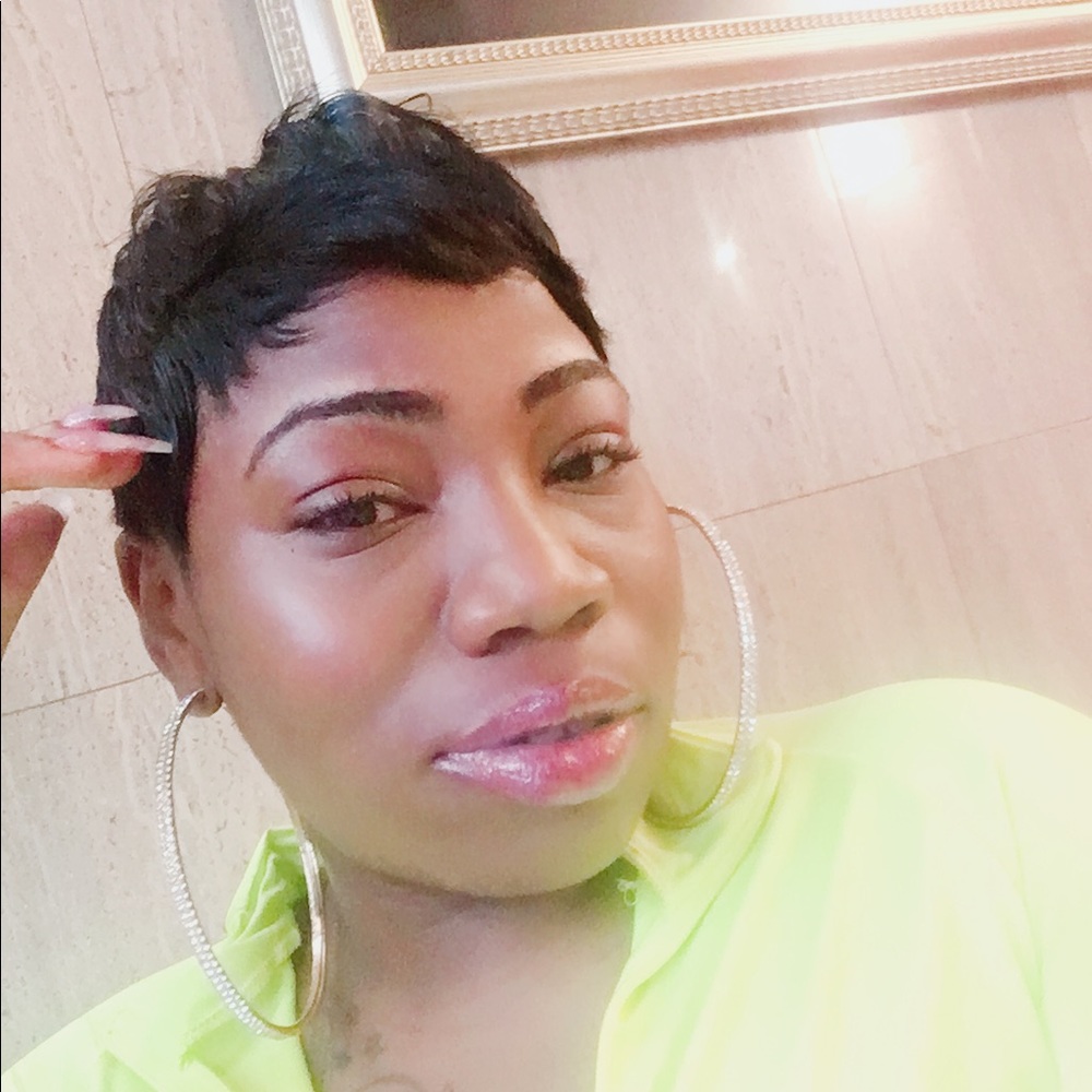 Meet your Posher, Zaquania